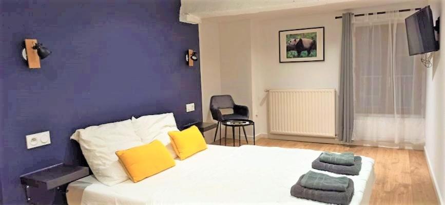 L'auberge Aux Volets Rouges A 4 Min Du Zoo De Beauval 2-10 Pers Holiday home *